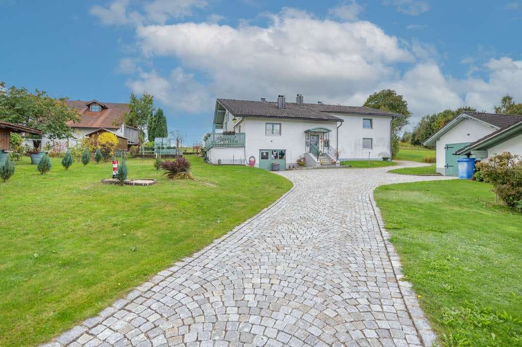 Immobilie in Neureichenau - Teilweise vermietetes Zweifamilienhaus in ruhiger Lage - Bild 1