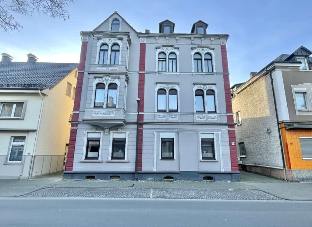 Immobilie in Arnsberg - Arnsberg-Neheim: Große, modernisierte Eigentumswohnung im 1. OG in zentraler Lage - Bild 0