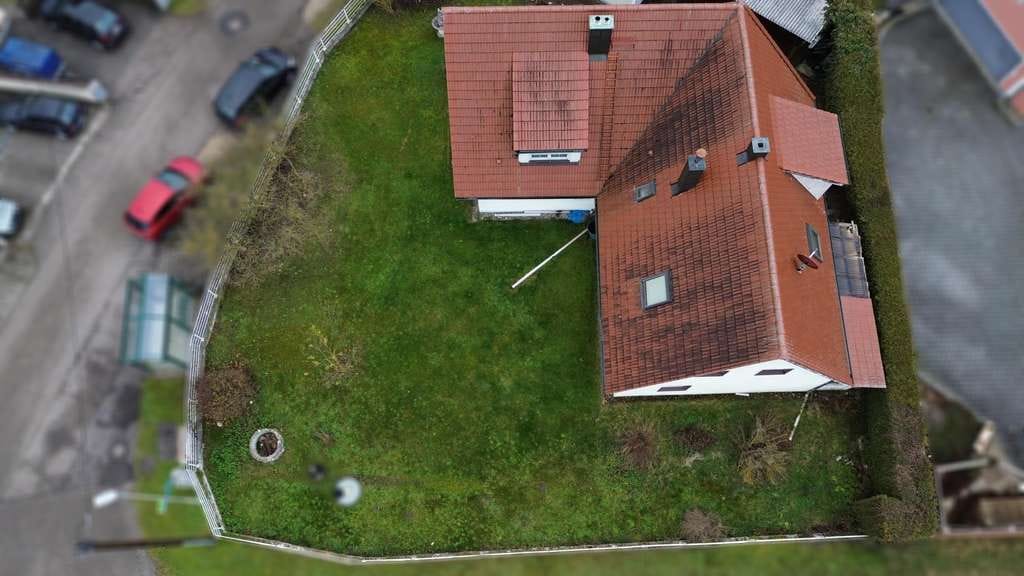 Immobilie in Weichering - Zweifamilienhaus mit Potenzial – Großzügiges Grundstück mit vielseitigen Nutzungsmöglichkeiten! - Bild 3