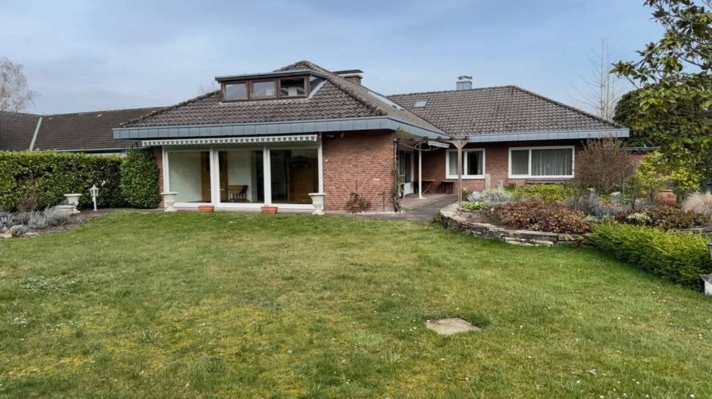 Immobilie in Rheda-Wiedenbrück - Ein Haus mit viel Potenial.
Bunglow mit ausgebautem Dachgeschoß. - Bild 4