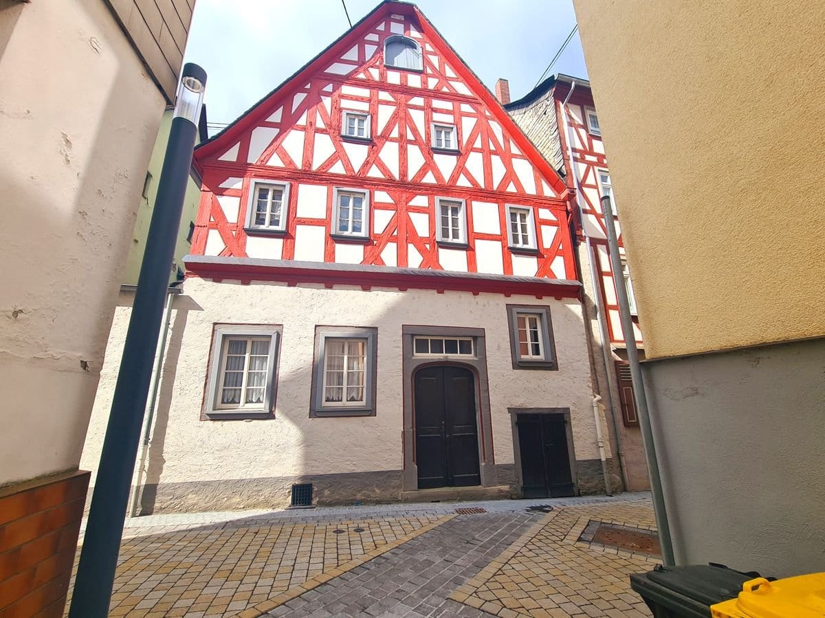 Immobilie in Braubach - Für große Familien - Großzügiges Fachwerkhaus in sonniger Lage - aktuell 2 Wohneinheiten - Bild 0