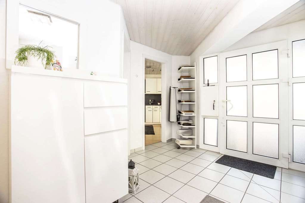 Immobilie in Zell im Wiesental - PANORAMATRAUM im Schwarzwald: 4-Zi.-Maisonette-Whg in Zell mit Kamin, Balkon & 2 Stellplätzen - Bild 4