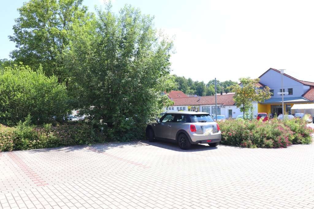Immobilie in Wernberg-Köblitz - Wohnen mit Galerieflair! Traumhafte 3,5 Zimmer Eigentumswohnung mit Balkon und 3 Stellplätzen - Bild 3