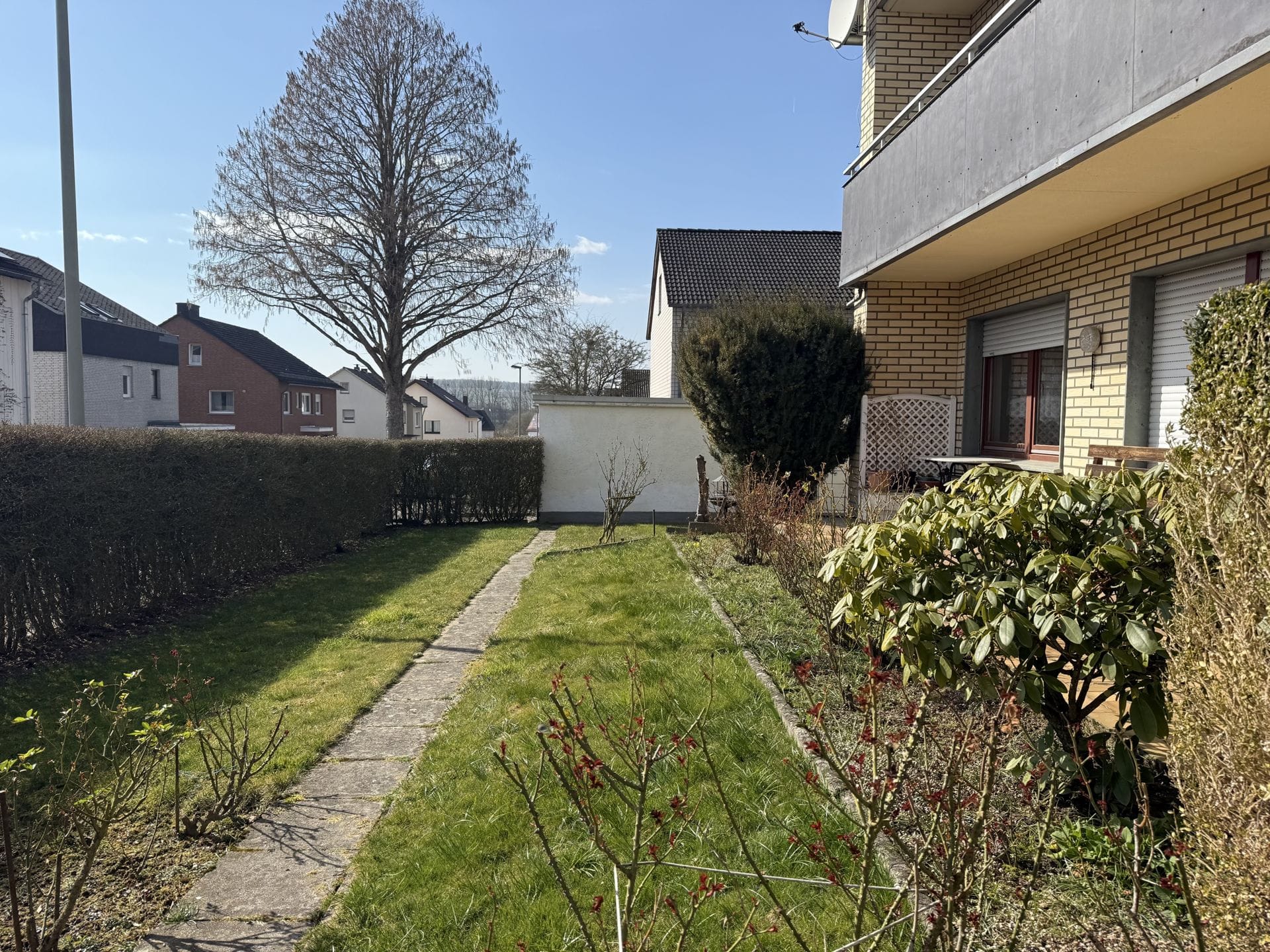Immobilie in Brakel - 2-3 FH mit 3 Garagen in Brakel !!! - Bild 1