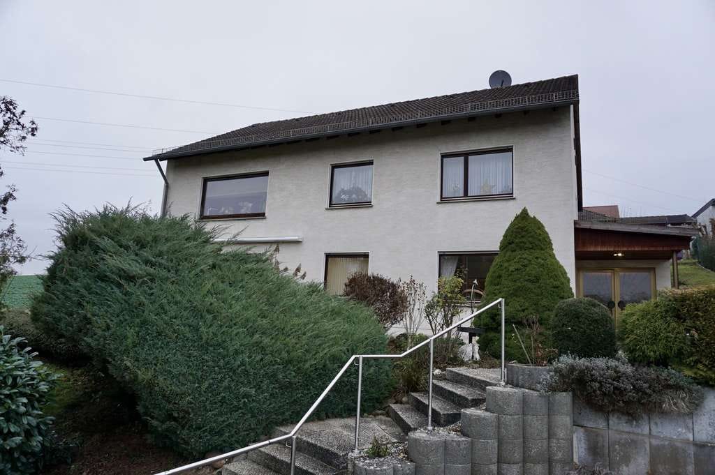 Immobilie in Guxhagen - Attraktives Zweifamilienhaus in ruhiger, naturnaher Lage. Keine Käuferprovision! - Bild 0