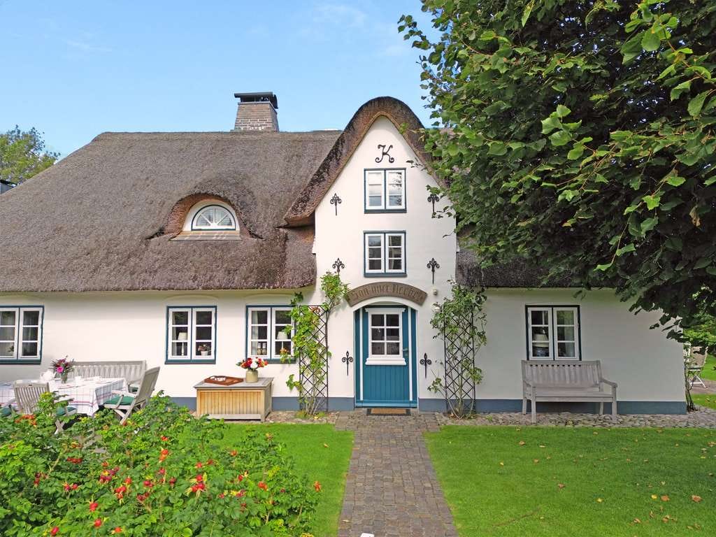 Immobilie in Nebel - reetgedecktes Friesenhaus in historischer Umgebung - Bild 0