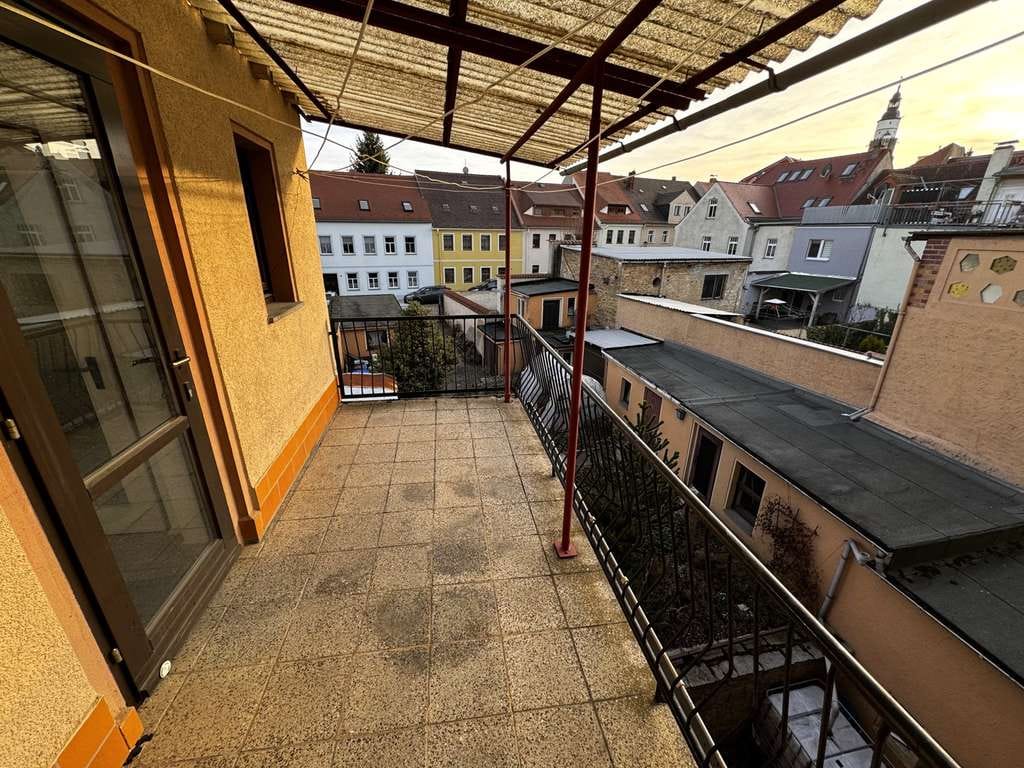 Immobilie in Kamenz - Kamjenc - Stadthaus mit eigenen Parkplätzen und kleinem Garten im Zentrum von Kamenz - Bild 1