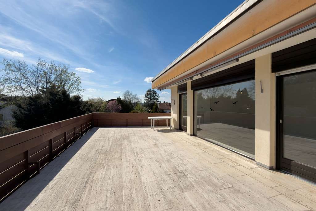 Immobilie in Feldafing - Sonne genießen in Feldafing – Dachterrassenwohnung mit Weitblick - Bild 1