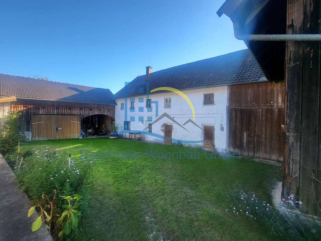 Immobilie in Haarbach - Seltene Gelegenheit! Alleinlage mit 10.000 m² arrondiertem Grundstück - Bild 1