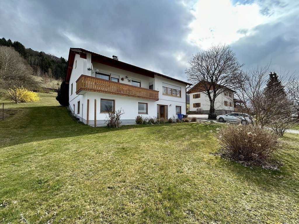 Immobilie in Waldkirchen - Einfamilienhaus mit Einliegerwohnung Nähe 94065 Waldkirchen - Bild 1