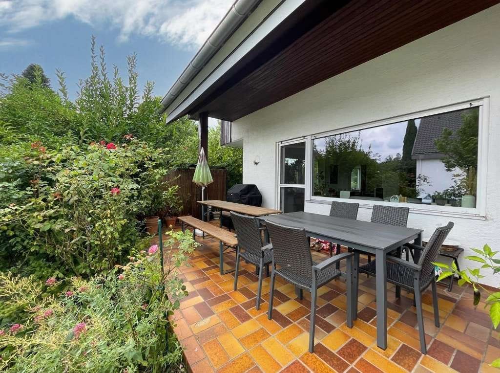 Immobilie in Balzheim - Unabhängig von steigenden Energiekosten! 2-Fam.-Haus mit PV-Anlage, Wärmepumpe & E-Mobilität - Bild 2