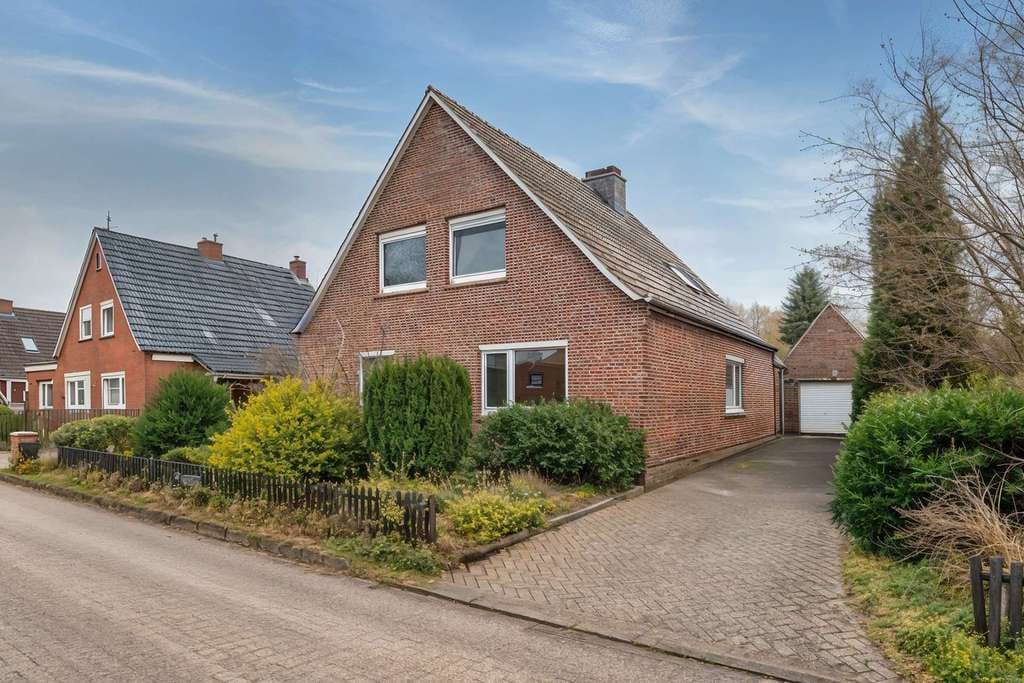 Immobilie in Lütetsburg - Einfamilienhaus mit Baugrundstück - Bild 1