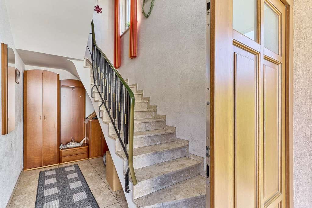 Immobilie in Eppenbrunn - Freistehendes Zweifamilienhaus mit Charme - Ideal für Eigennutzer oder Mehrgenerationen - Bild 3