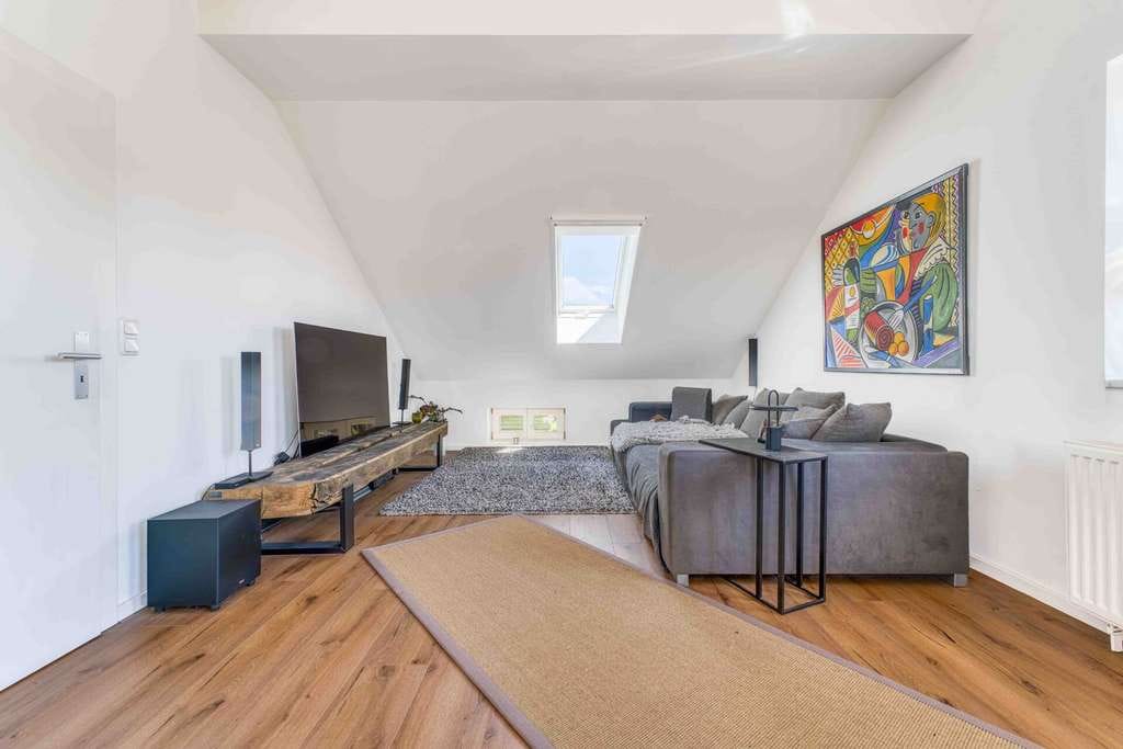 Immobilie in Brunnthal - Atelierwohnen mit Weitblick – charmante Galerie-Wohnung über den Dächern von Otterloh - Bild 1
