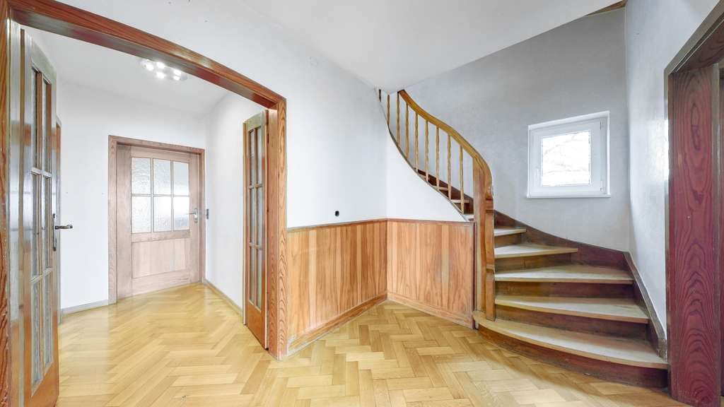 Immobilie in Heubach - Traum-Garten mit Traumhaus - 182 m², 8 Zimmer auf 806 m² Grundstück zentral in Heubach - Bild 2