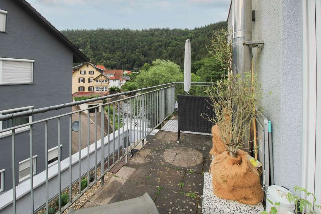 Immobilie in Unterreichenbach - Attraktive 4-Zimmer-Familienwohnung mit Terrasse & Küche inklusive – Unterreichenbach - Bild 2