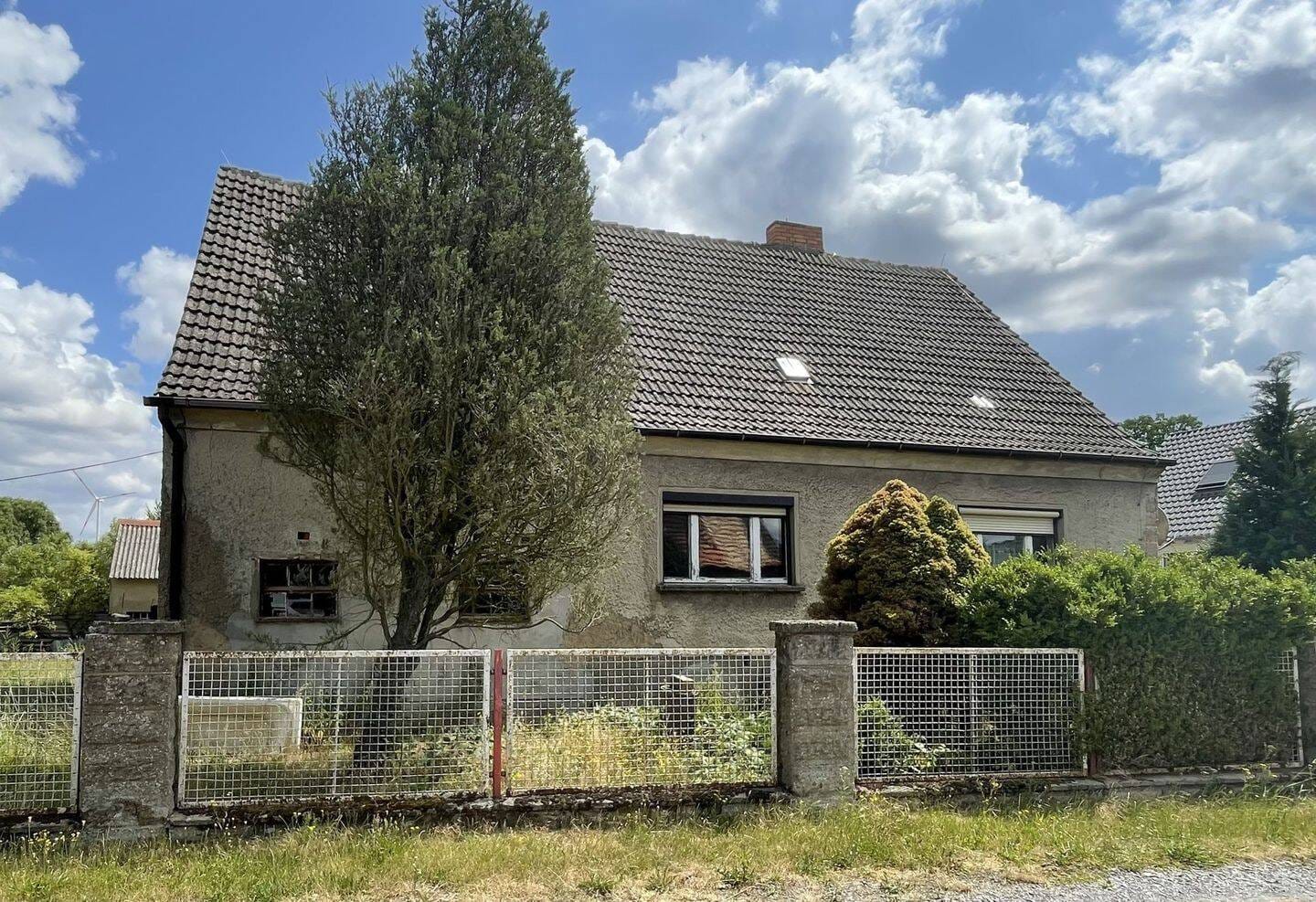 Immobilie in Jacobsdorf - Bauernhaus (Handwerkerobjekt) mit Nebengebäuden in ruhiger, ländlicher Lage - Bild 0