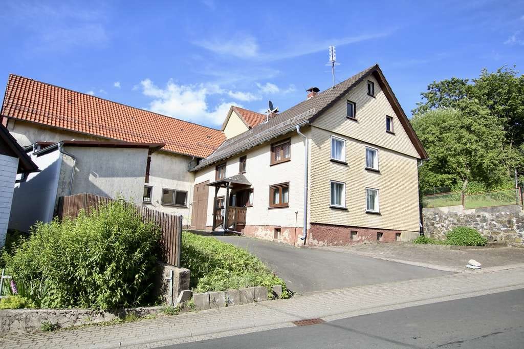 Immobilie in Schotten - Hier können Ideen wachsen - Bauernhof mit Wohnhaus, Stall und Scheune sucht kreative Macher! - Bild 1