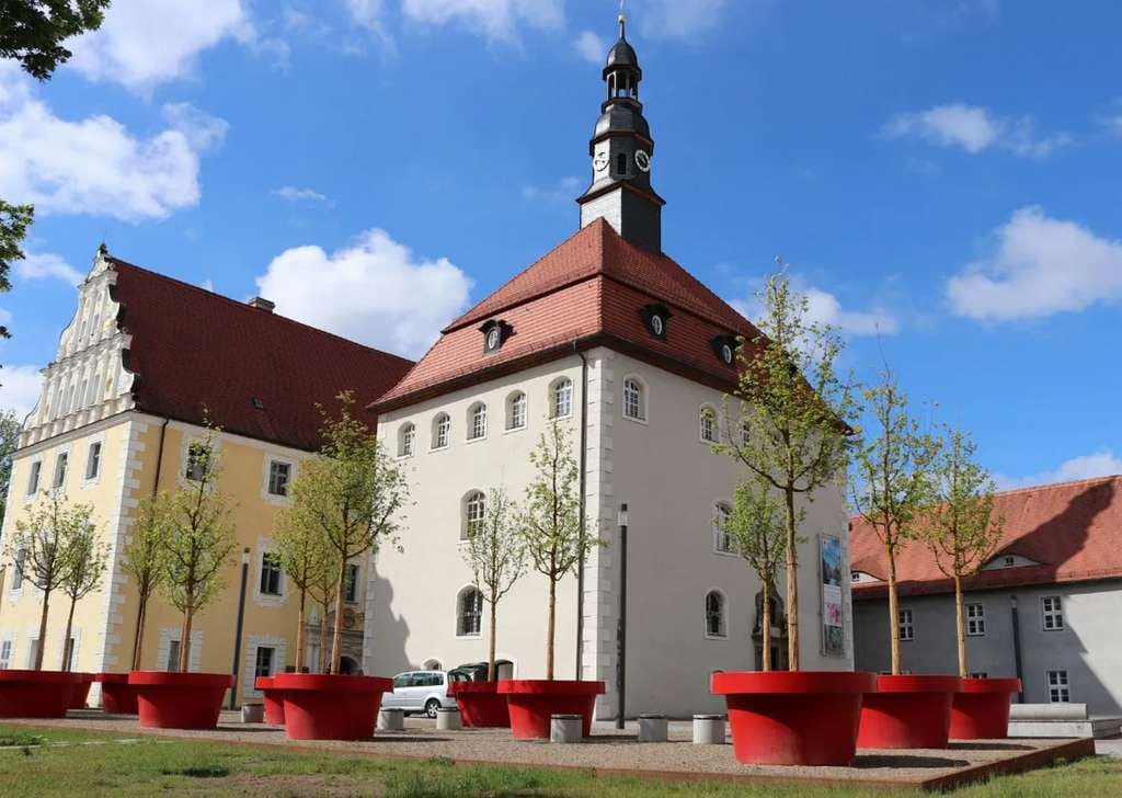 Immobilie in Lübben (Spreewald) - Einfamilienhaus und großzügiges Grundstück mit viel Potenzial in begehrtester Lage von Lübben - Bild 2