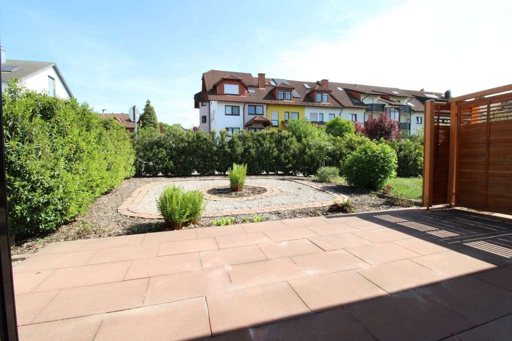 Immobilie in Karlsbad - Platz für die ganze Familie: Sofort bezugsfreie DHH mit Garage in Karlsbad-Langensteinbach - Bild 1