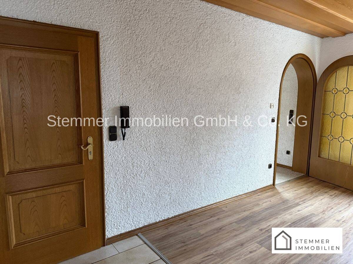 Immobilie in Weiden in der Oberpfalz - Langfristiger Gewerbemietvertrag, 2 leerstehende u. 3 vermietete Wohnungen - Ideal für Investoren - Bild 2