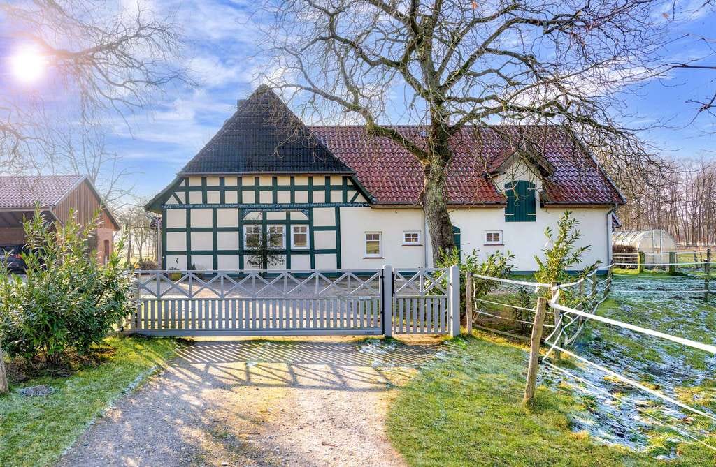 Immobilie in Martfeld - Exklusive & historische Hofstelle in traumhafter Alleinlage! - Bild 0