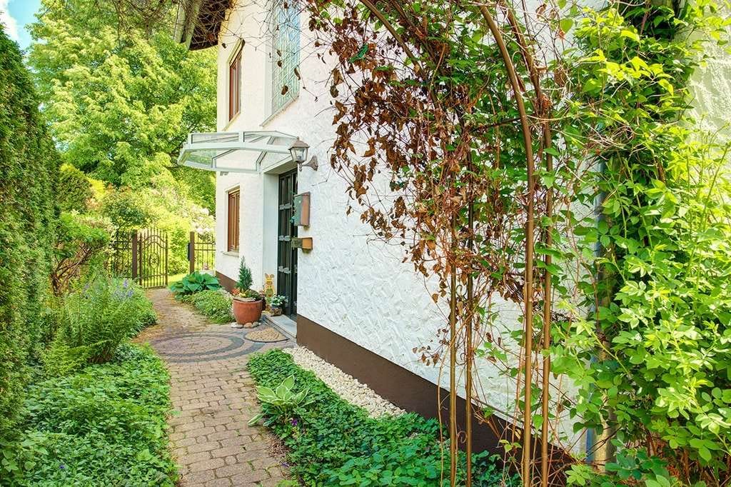 Immobilie in Steinebach an der Wied - Charmantes und geräumiges Familienhaus mit tollem Wohngarten in Streithausen - Bild 2