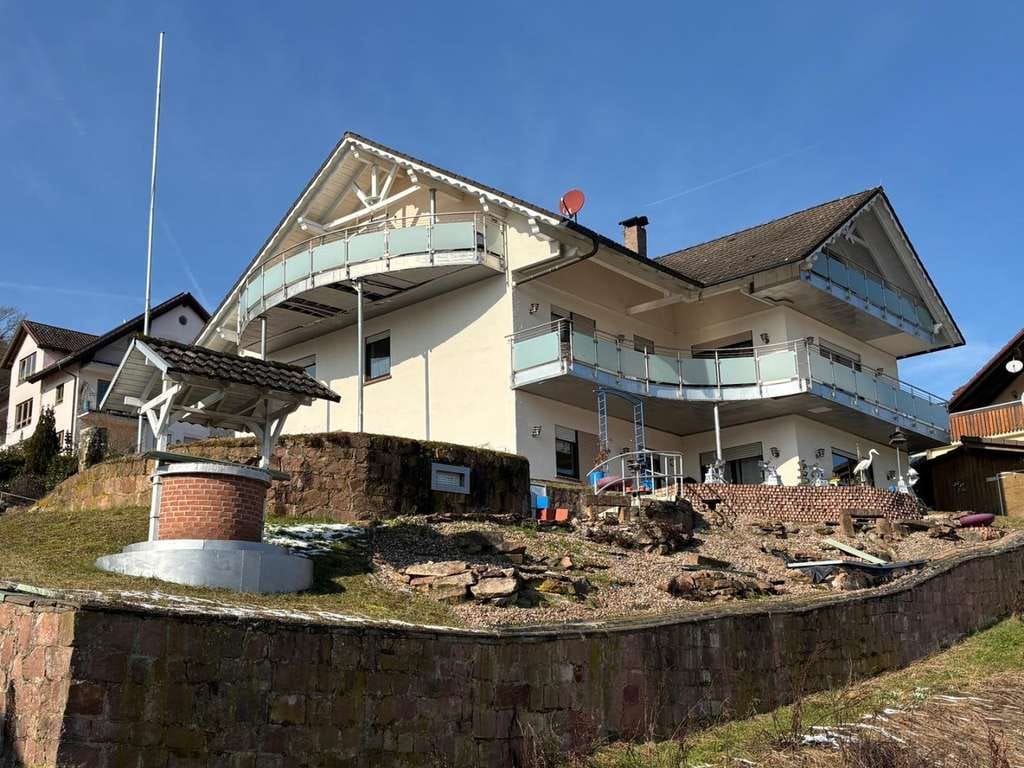 Immobilie in Eschau - Großzügiges Zuhause mit Weitblick in Eschau – ideal für Familien und Mehrgenerationen - Bild 1