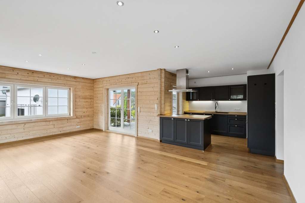 Immobilie in Hornbach - Modernes Wohnen auf einer Ebene – gepflegter Holz-Bungalow mit viel Platz und Wohlfühlcharakter - Bild 3