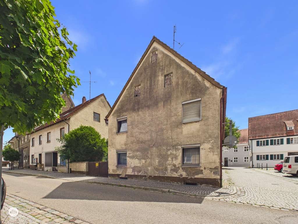 Immobilie in Leipheim - *** Bieterverfahren*** Zentrale Lage, zwei Häuser, zahlreiche Möglichkeiten - Bild 2