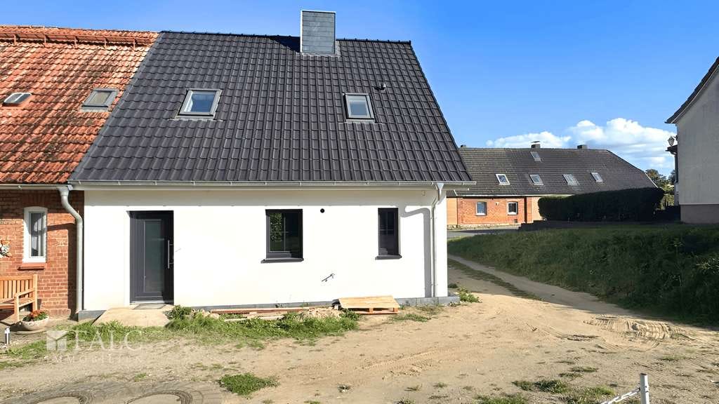 Immobilie in Hohenkirchen - "Ostsee ganz nah: Modernes Reihenendhaus mit Charme und Komfort" - Bild 1