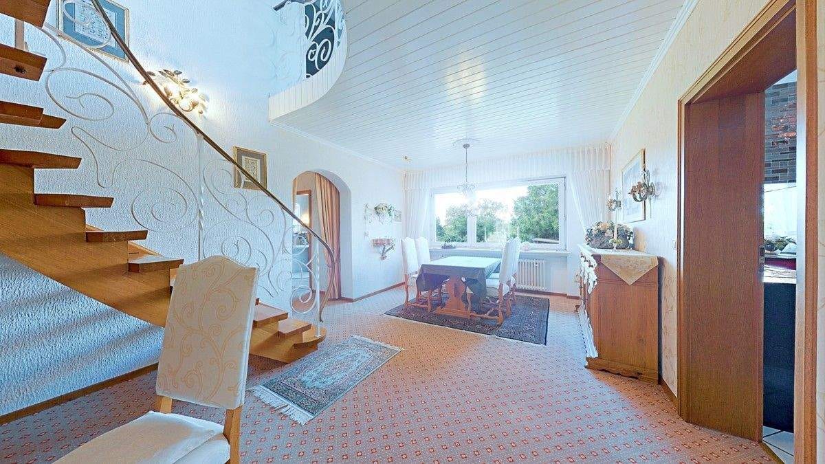 Immobilie in Niestetal - Großzügiges Zweifamilienhaus in ruhiger Lage von Niestetal-Sandershausen - Bild 2