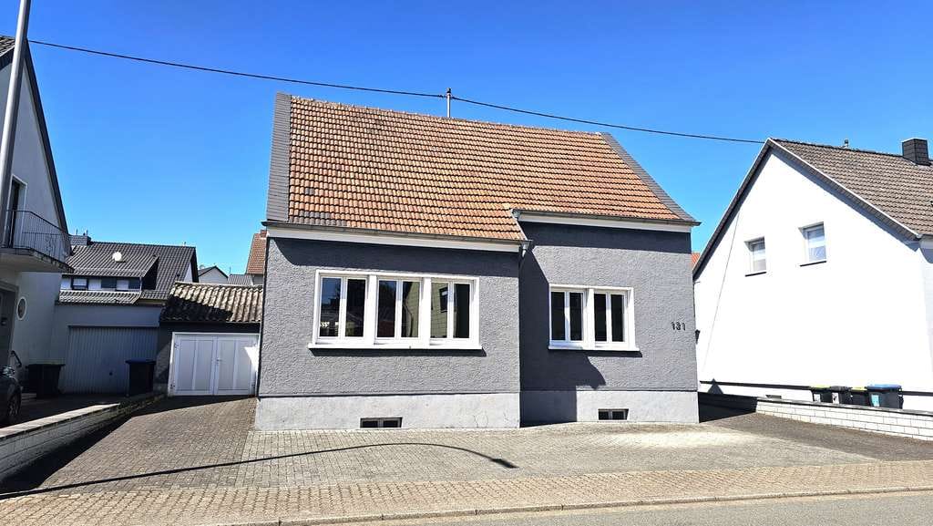 Immobilie in Saarlouis - Freistehendes Wohnhaus f. 1-2 Parteien mit Wintergarten, Garage und Garten in guter Lage v. Roden - Bild 0
