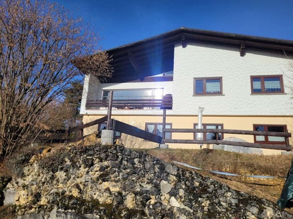 Immobilie in Lichtenstein - Leben in der Natur! Stattliches Landhaus (EFH mit ELW) und großem Grundstück! Kaufen und Einziehen! - Bild 0