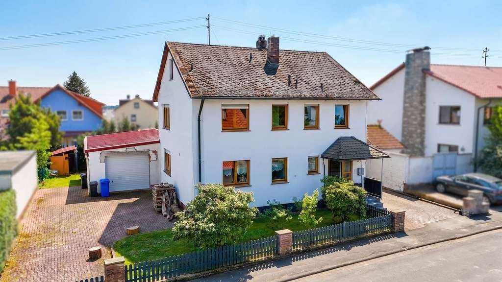 Immobilie in Schollbrunn - Großzügiges Einfamilienhaus mit Ausbaupotenzial und großem Grundstück - Bild 0