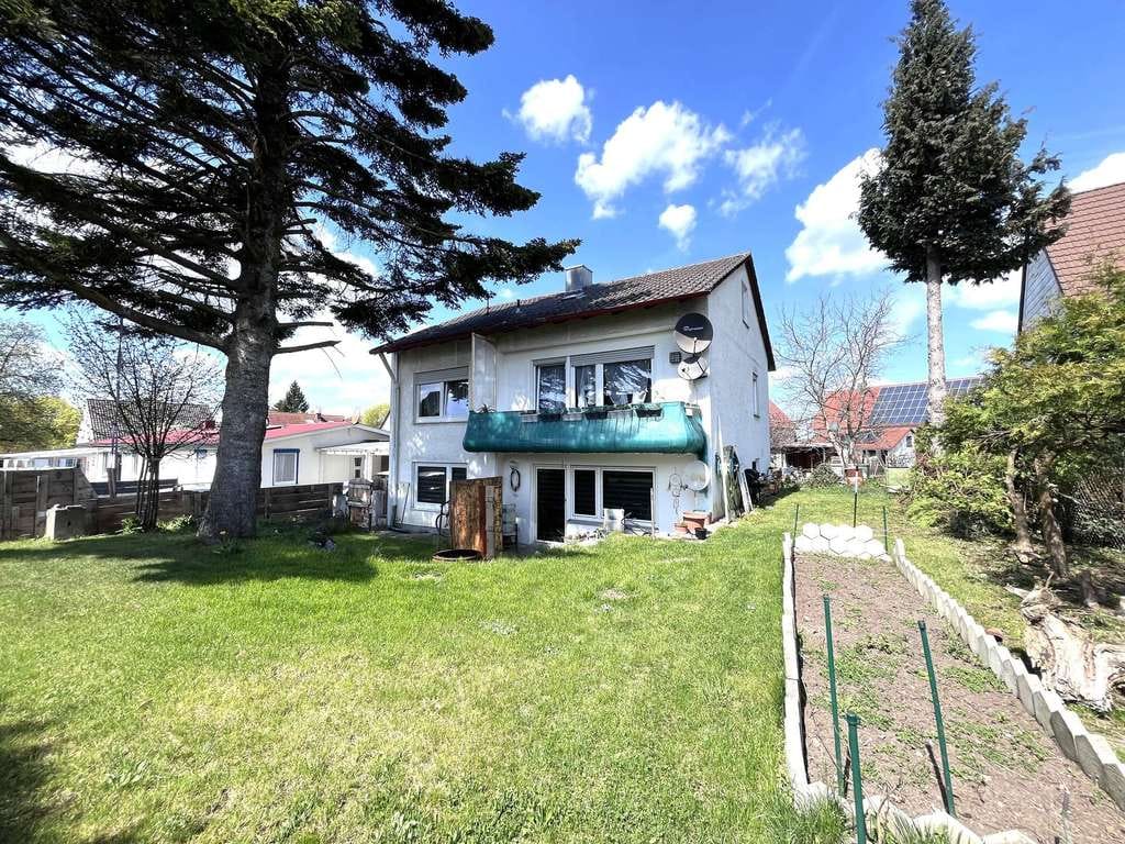 Immobilie in Memmingerberg - Großzügiges Zweifamilienhaus mit Balkon, Terrasse und hervorragendem Garten - Bild 0