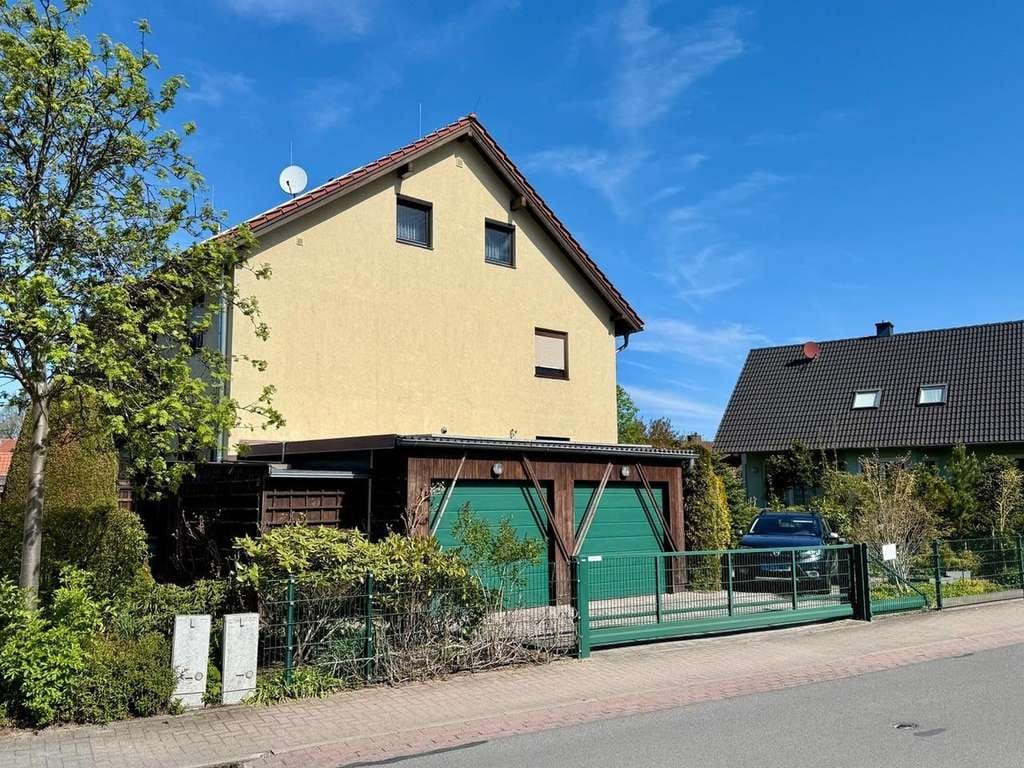 Immobilie in Radeberg - Solides 1 - 3 Familien-Haus mit schönem Garten in Ullersdorf bei Dresden - Bild 1
