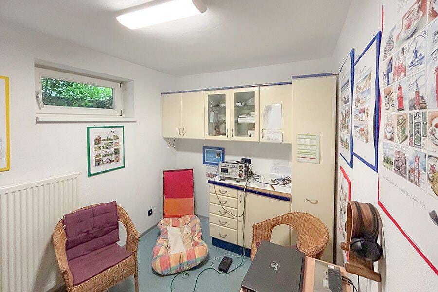 Immobilie in Sarstedt - Gepflegtes Wohnhaus-/Geschäftshaus mit Praxis-/Gewerbeeinheit - Bild 2