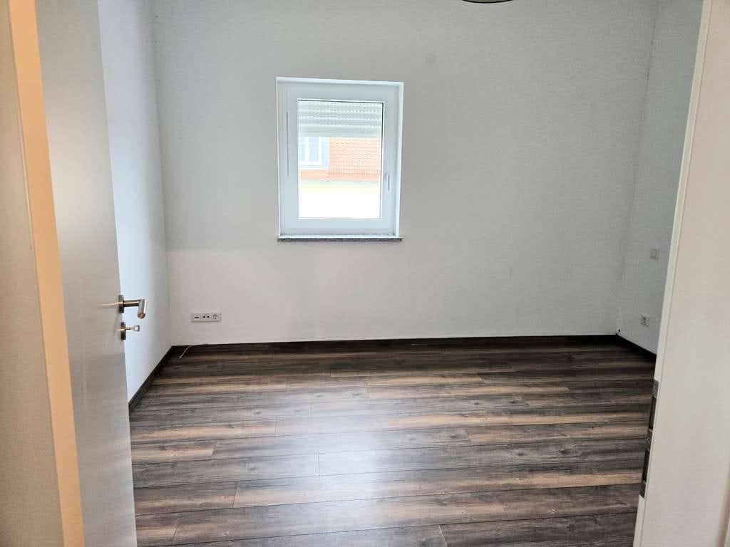 Immobilie in Thierhaupten - Exklusive Wohnung inkl. großer Garage, Wohnraumerweiterungs- und Kaminanschlussmöglichkeit - Bild 4