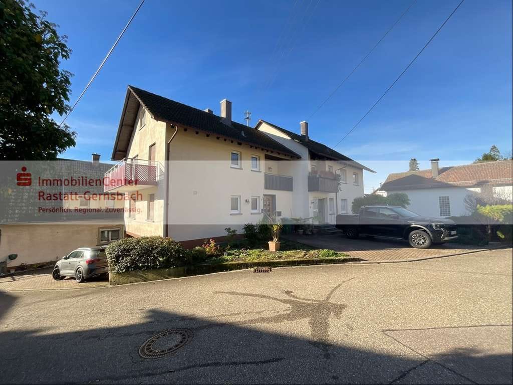 Immobilie in Loffenau - Zwei Häuser – viele Möglichkeiten! DHH und EFH mit großem Grundstück und Hallengarage - Bild 0
