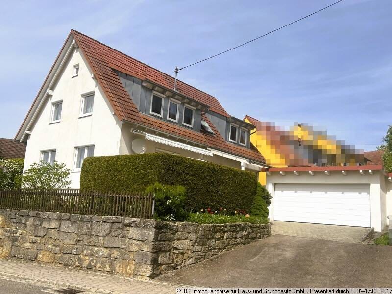 Immobilie in Gerabronn - EINFACH EINZIEHEN UND WOHLFÜHLEN: Gepflegtes Wohnhaus mit Garage, gr. Terrasse und Gärtle - Bild 0