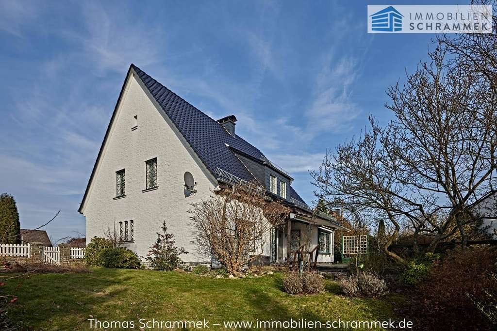 Immobilie in Hemer - ZWISCHEN ISERLOHN UND HEMER – EINDRUCKSVOLLES EINFAMILIENHAUS MIT IMPOSANTEM GRUNDSTÜCK UND GARAGE - Bild 0