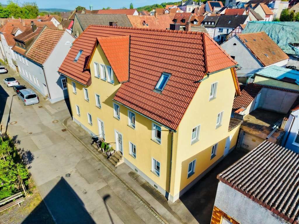 Immobilie in Eltmann - *SCHMUCKSTÜCK AM MAIN* Charmantes, vielseitig nutzbares Haus mit zwei Wohnungen, Doppelgarage und h - Bild 3
