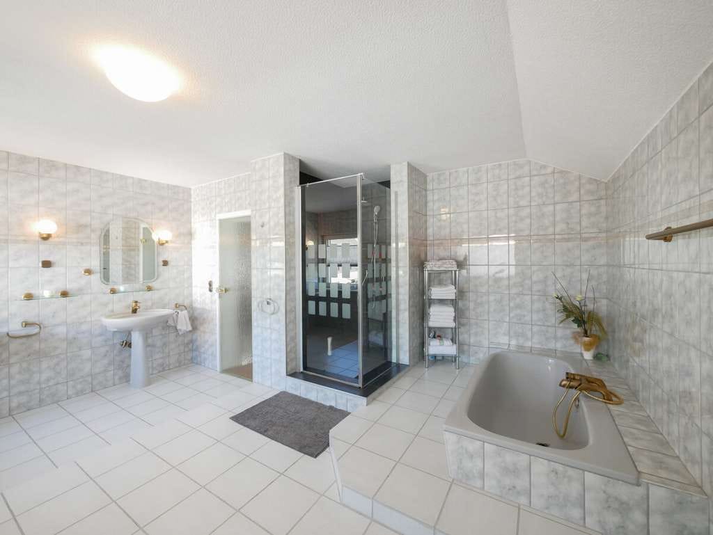 Immobilie in Golmbach - Großzügiges Einfamilienhaus mit Zweifamilienhaus-Option in ruhiger Lage - Bild 4