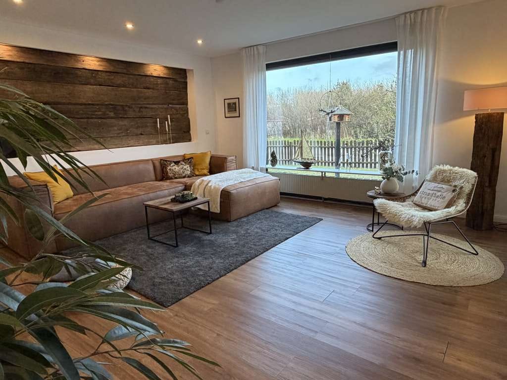 Immobilie in Langeoog - Wohnhaus (170qm) mit einer Eigentümerwohnung und einer Ferienwohnung auf der Nordseeinsel Langeoog - Bild 1