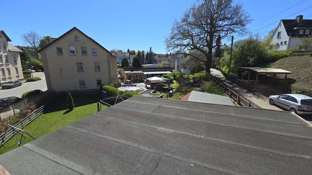 Immobilie in Oelsnitz/Erzgeb. - Großzügiges Einfamilienhaus mit ca. 160 m² Wohnfläche, zwei Garagen und vielseitigen Nutzungsmöglich - Bild 2
