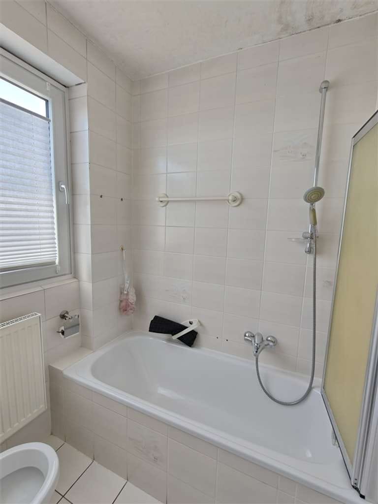Immobilie in Dreieich - Bezugsfreie 2-Zimmer-Wohnung mit EBK und Aufzug, tageslicht Bad - Bild 3