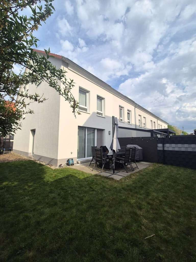Immobilie in Hochstadt (Pfalz) - Neuwertiges Reihenendhaus mit Garten, PV-Anlage & hochwertiger Ausstattung. - Bild 0