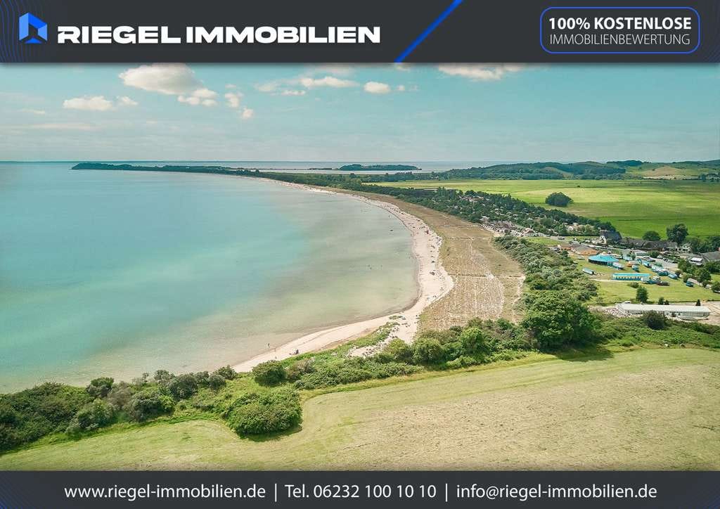 Immobilie in Mönchgut - Sie hier? Wir auch! Bj. 2016 - hochwertig möblierte DHH, 995 m² Grundstück, unmittelbare Meeresnähe - Bild 0