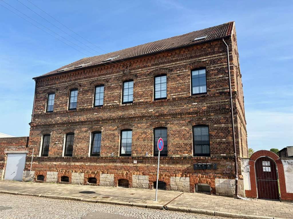 Immobilie in Staßfurt - Mehrfamilienhaus mit historischem Backsteincharme und solide Kapitalanlage. - Bild 3
